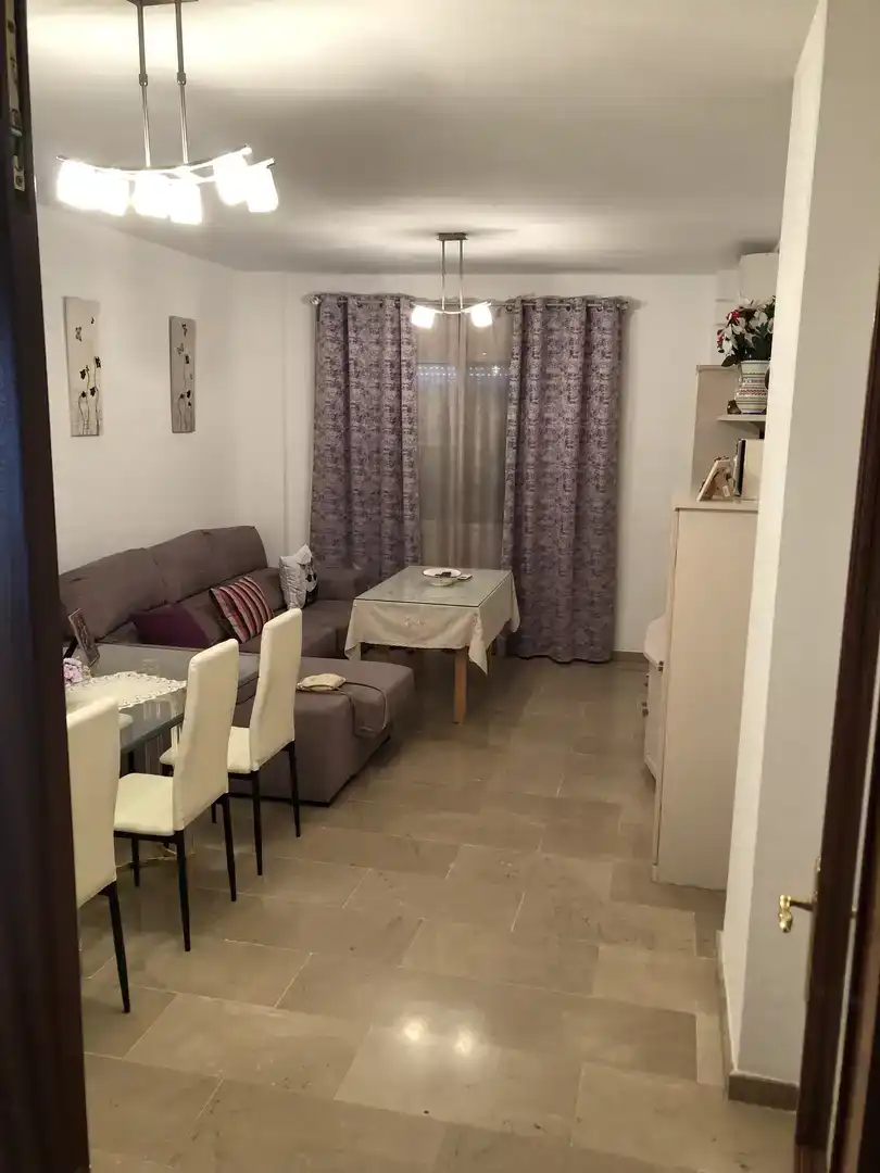 Sala d'estar de Pis de lloguer en Guillena amb Aire condicionat, Traster i Moblat