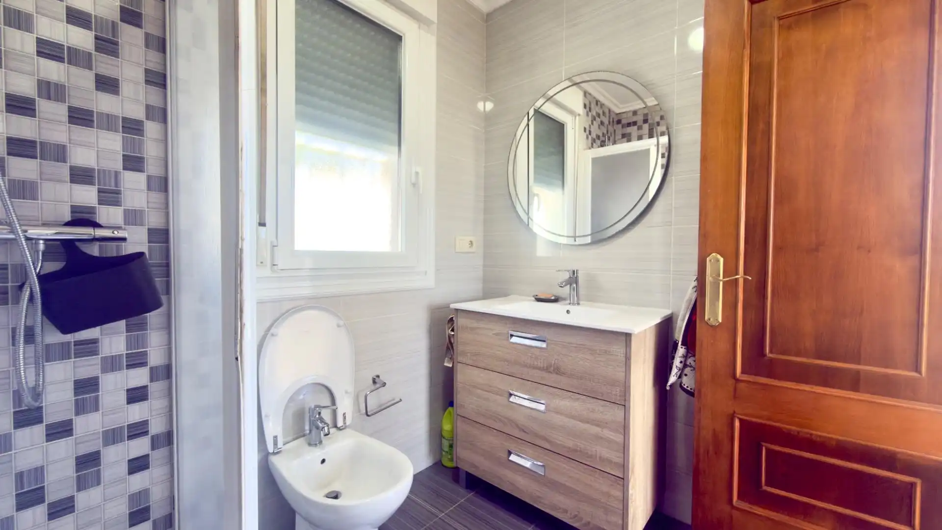 Bathroom of Houses for sale in Ourense Capital   with Heating, Private garden and Terrace
