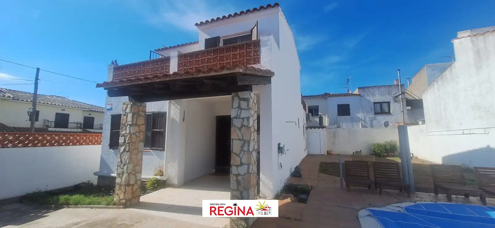 Vista exterior de Casa o xalet en venda en L'Escala amb Aire condicionat, Calefacció i Jardí privat