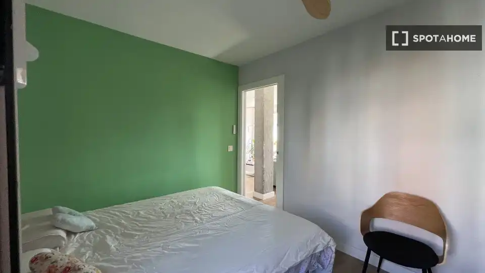 Schlafzimmer von Wohnung zur Miete in Madrid mit Klimaanlage, Heizung und Möbliert