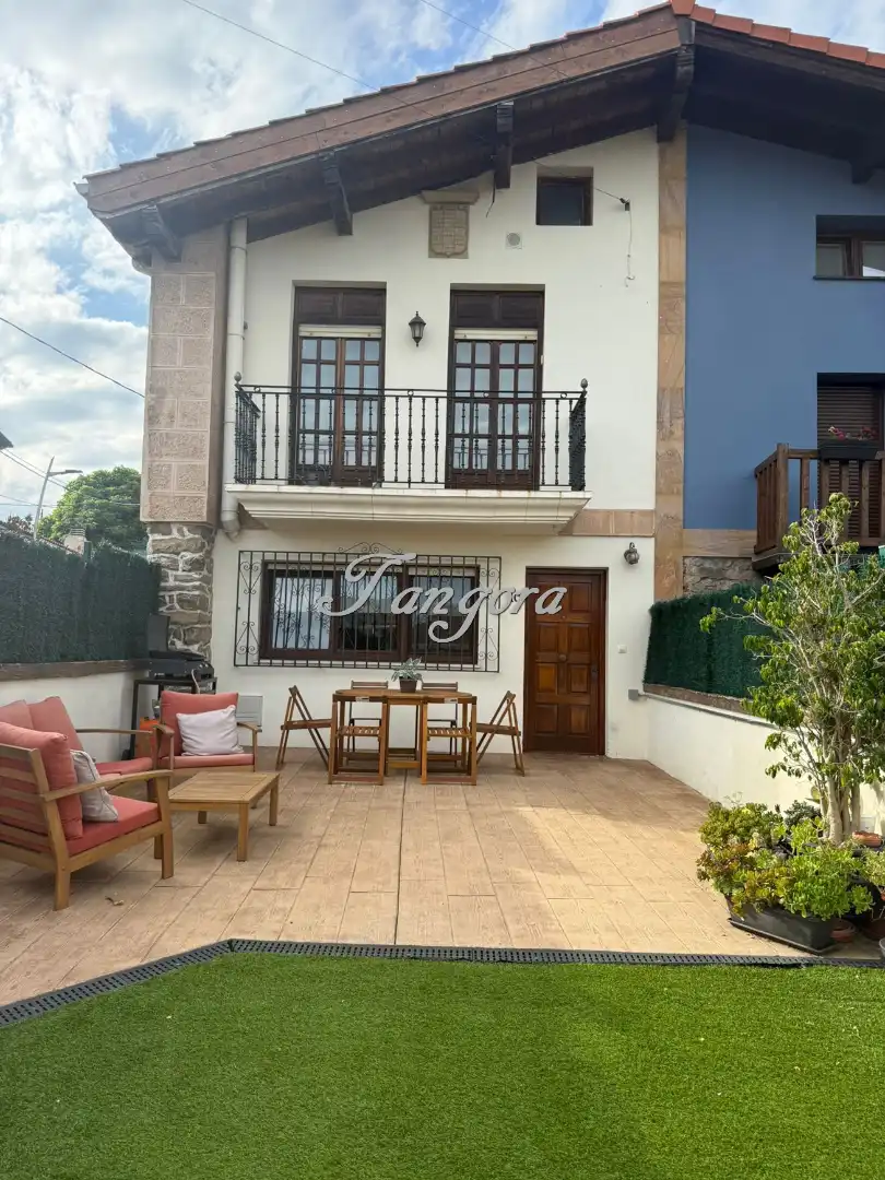 Terrasse von Einfamilien-Reihenhaus zum Verkauf in Abanto y Ciérvana-Abanto Zierbena mit Heizung, Privatgarten und Parkett
