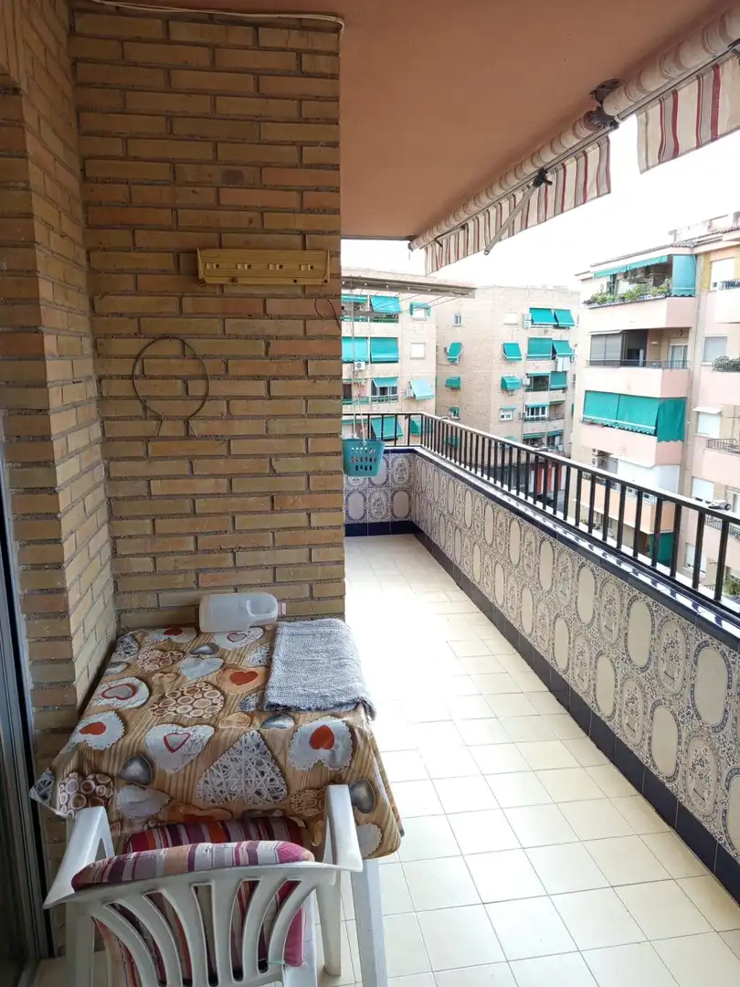 Terrassa de Pis de lloguer en Granada amb Moblat i Balcó