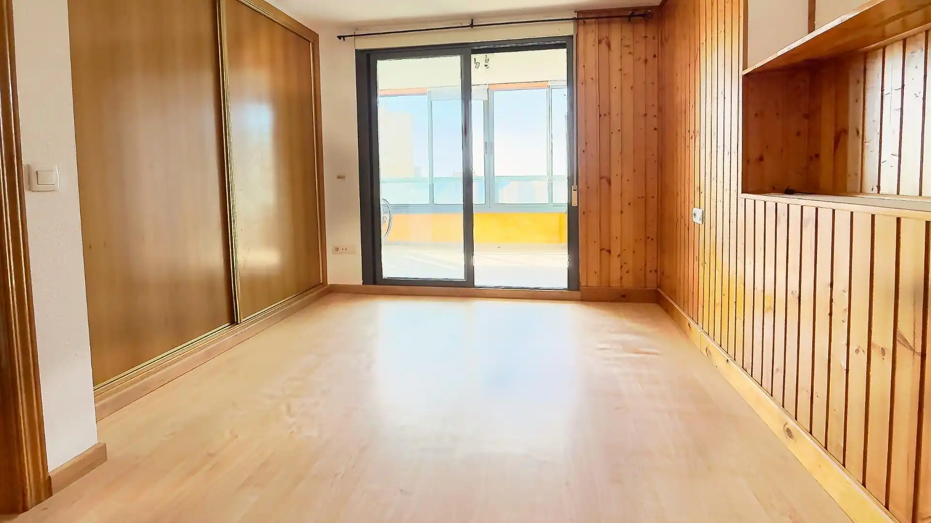 Habitación de Piso en venta en Benidorm con Aire acondicionado, Jardín privado y Terraza