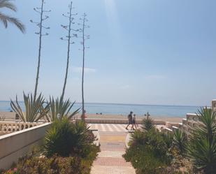 Vista exterior de Apartament en venda en Roquetas de Mar amb Aire condicionat, Jardí privat i Terrassa
