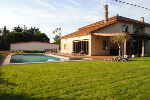 Casa-chalet en Venta en Oroso