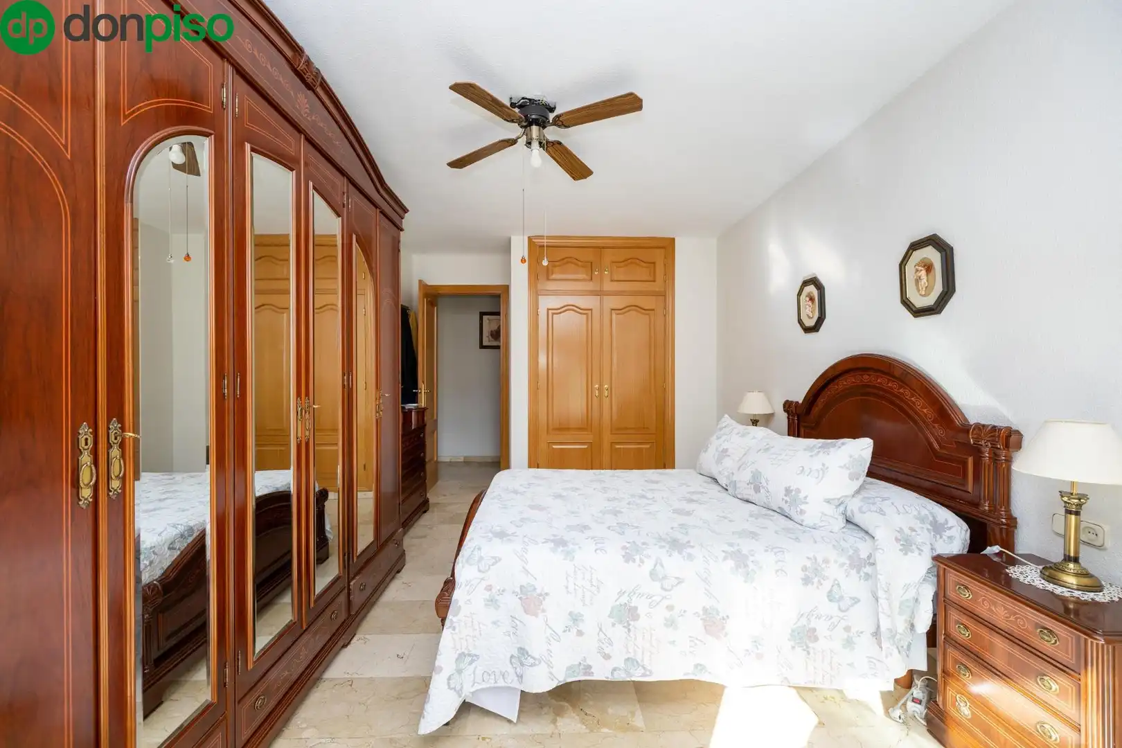 Bedroom of Flat for sale in Granada  with Air Conditioner, Heating and Terrace