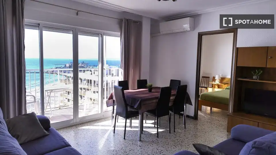 Comedor de Apartamento para compartir en Santa Pola con Aire acondicionado, Terraza y Amueblado