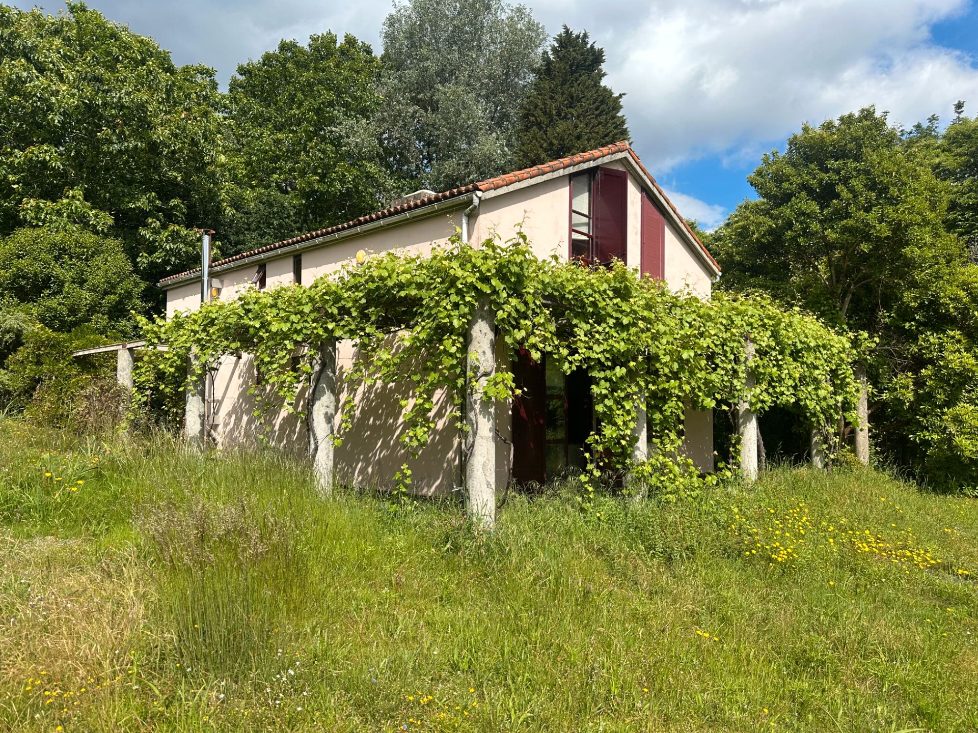 Vista exterior de Casa o xalet en venda en Santiago de Compostela  amb Calefacció, Jardí privat i Terrassa