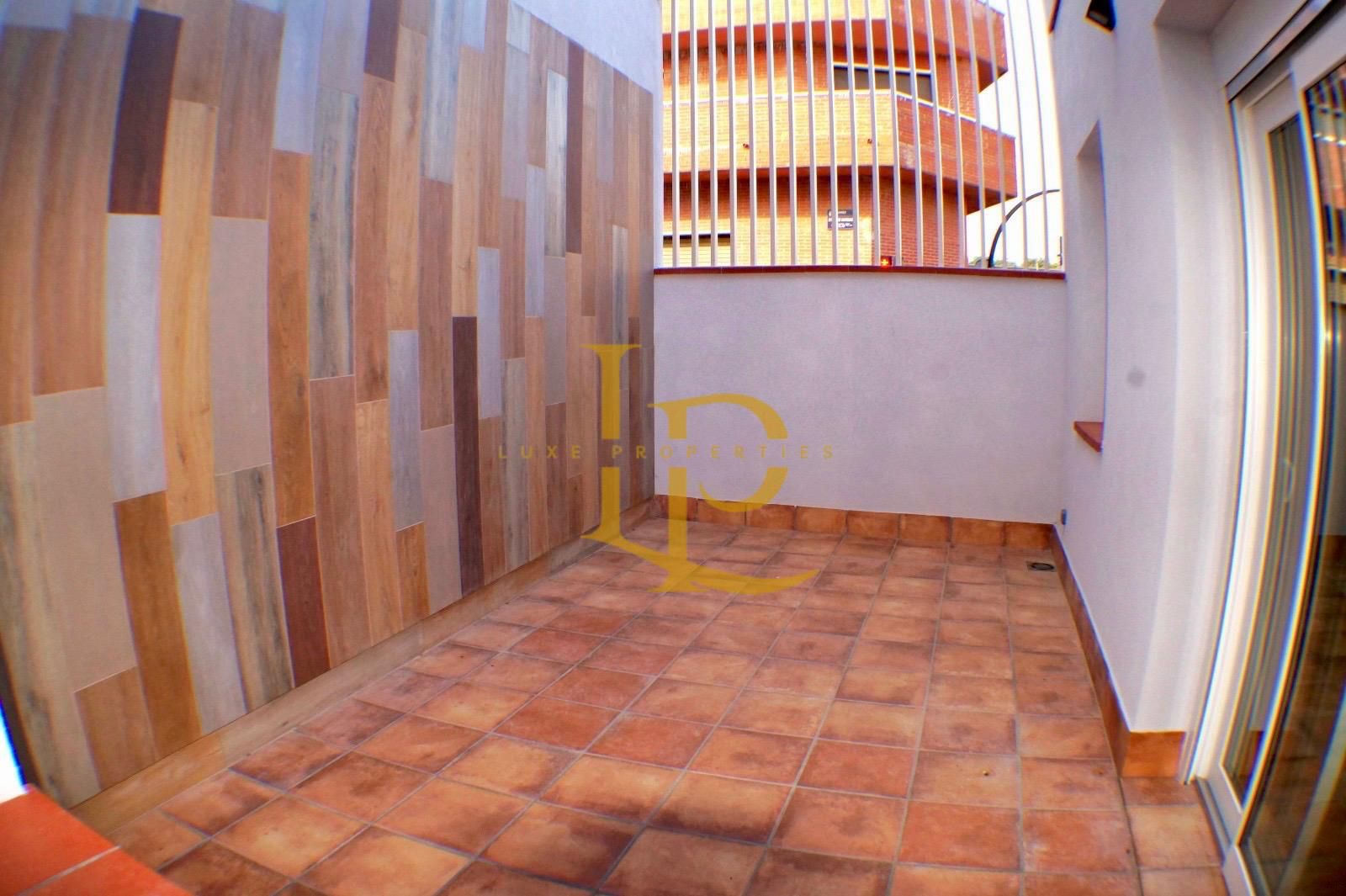 Casa adosada en venda en Terrassa amb Calefacció, Terrassa i Forn