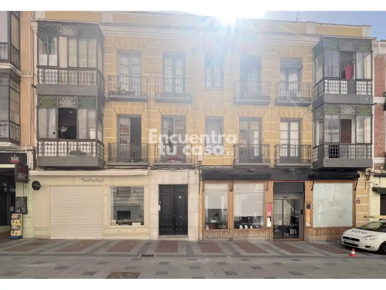 Vista exterior de Edificio en venta en Guadalajara