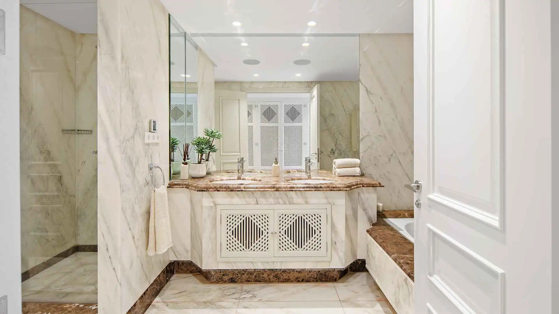 Baño de Ático en venta en Marbella con Aire acondicionado, Terraza y Trastero