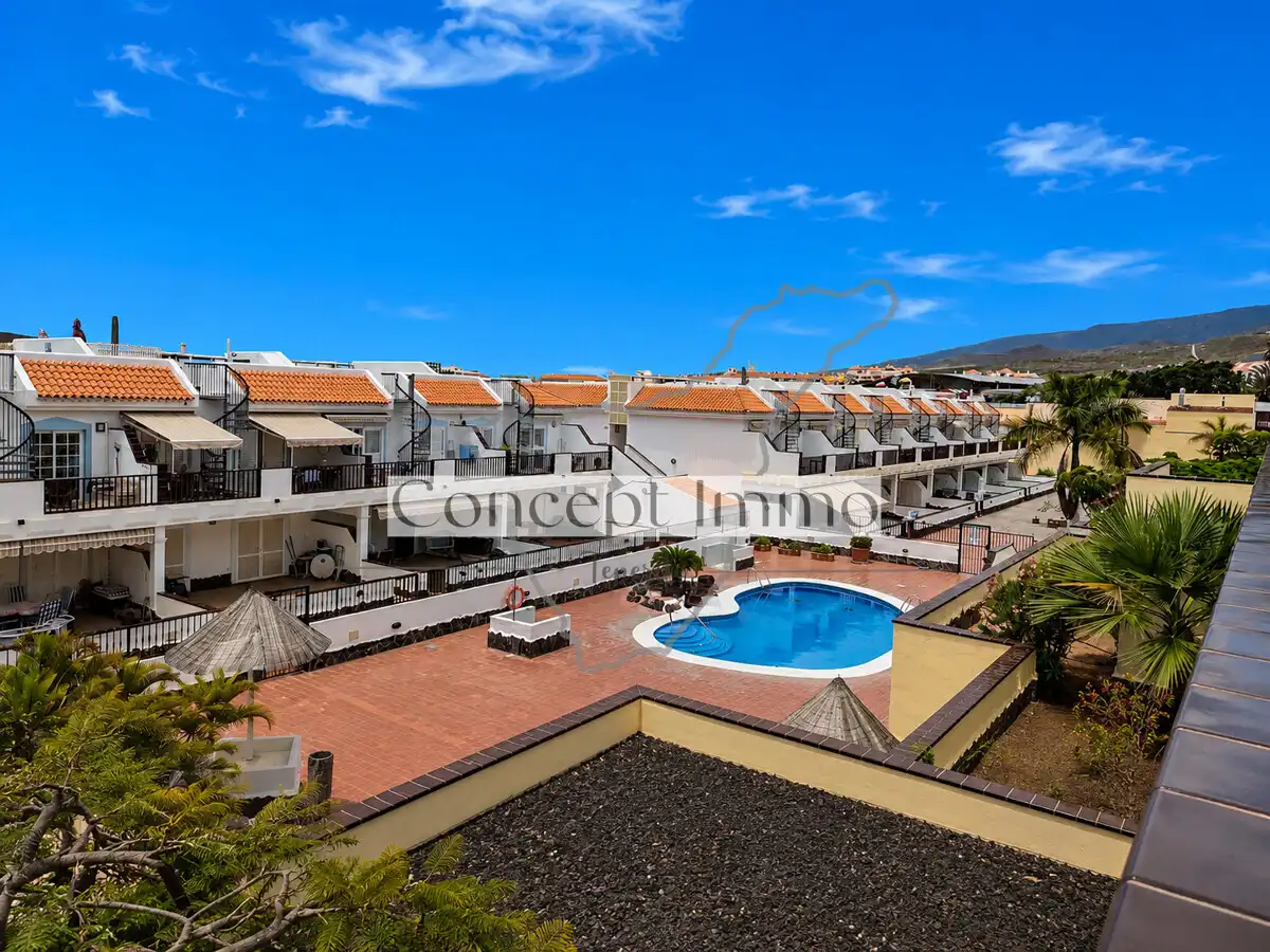 Vista exterior de Planta baja en venta en Arona con Terraza, Trastero y Alarma