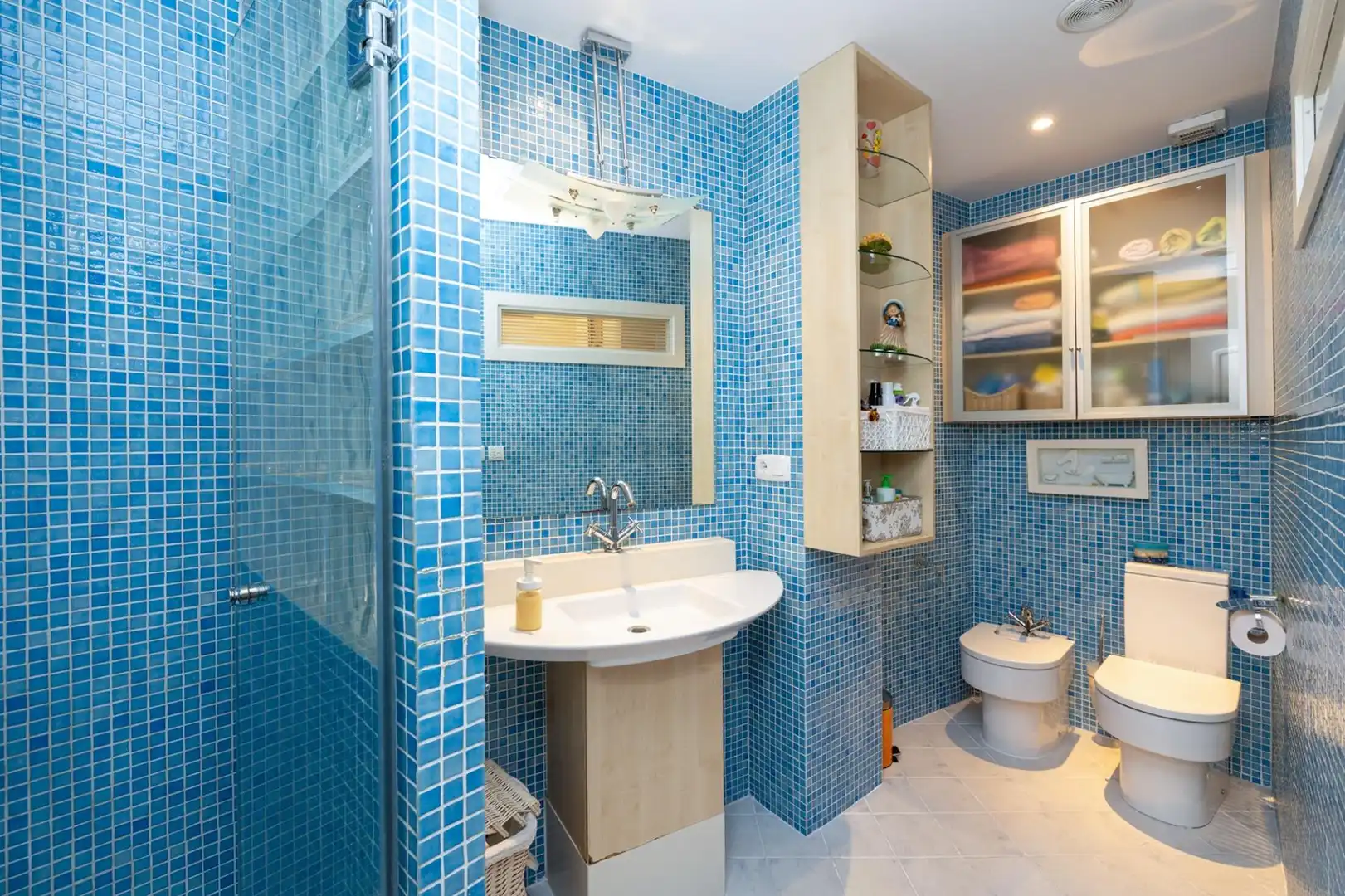 Bathroom of Detached homes for sale in Loja  with Air Conditioner, Heating and Parquet flooring