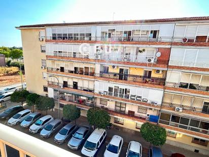 Vista exterior de Pis en venda en  Sevilla Capital amb Terrassa