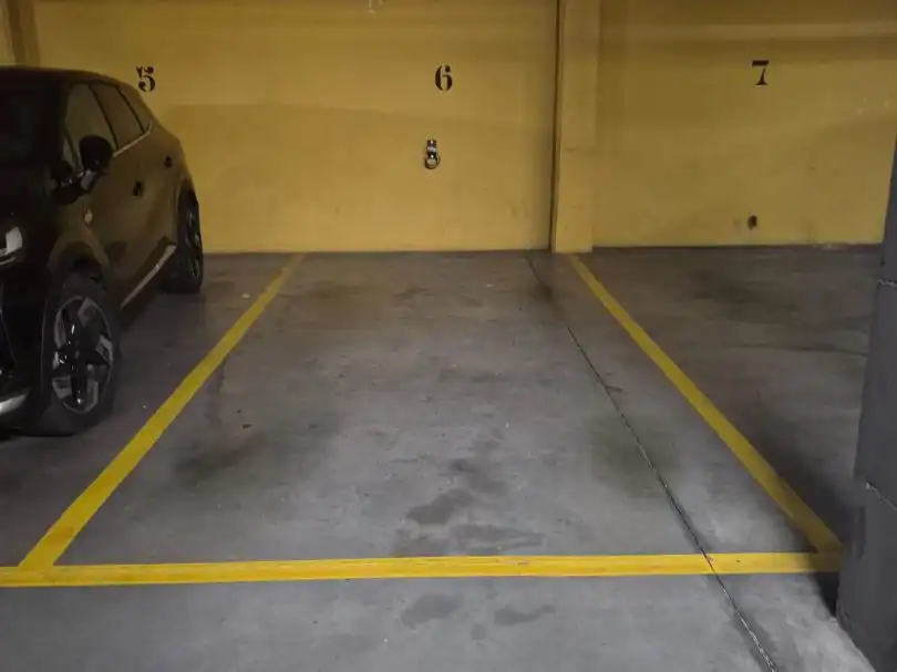 Parking of Flat for rent in Madrid  with Air Conditioner, Heating and Furnished