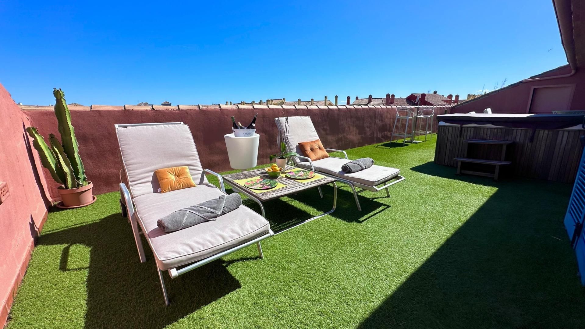 Terraza de Ático en venta en Sotogrande con Aire acondicionado, Calefacción y Jardín privado