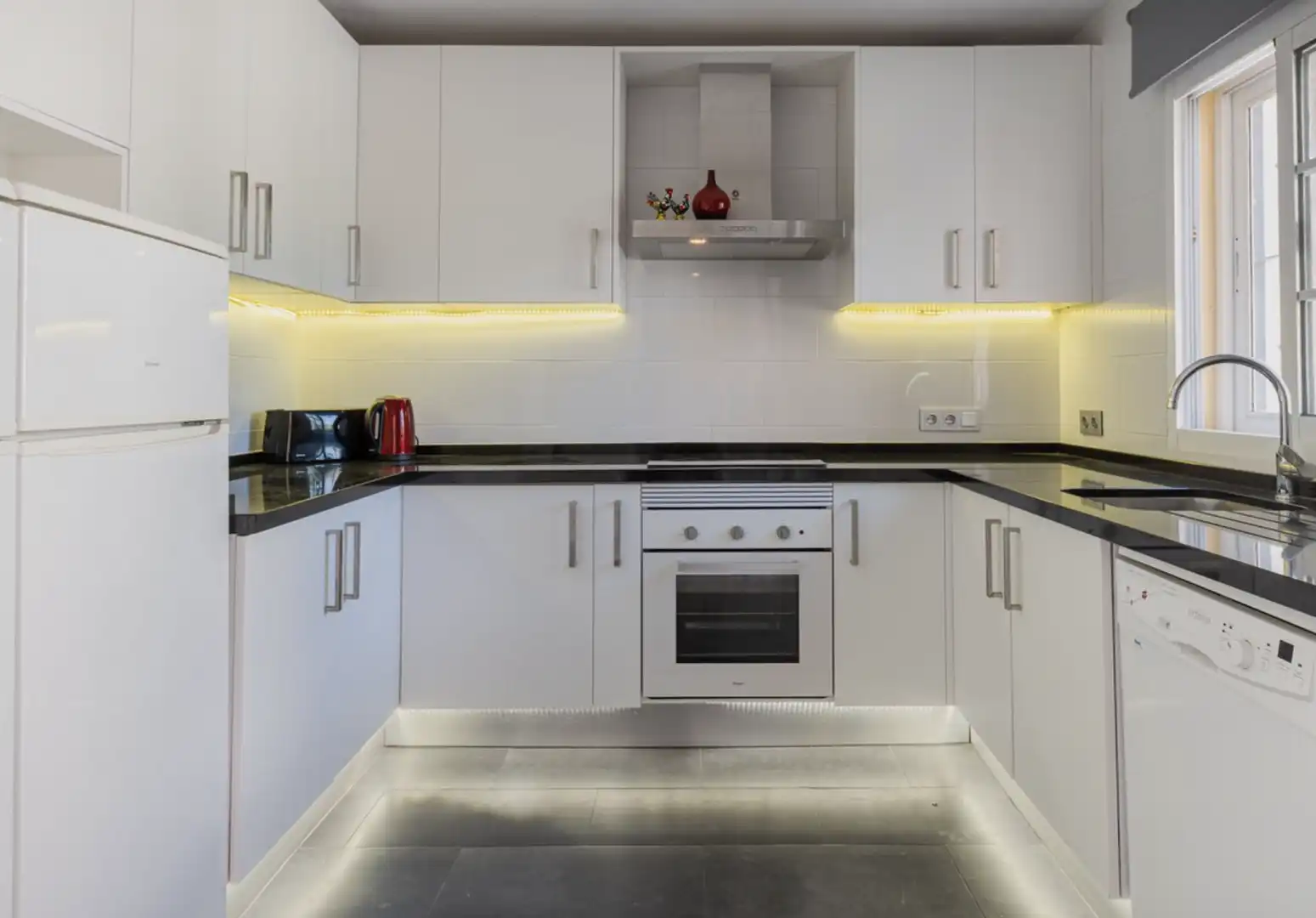 Kitchen of Detached homes for sale in Estepona  with Air Conditioner, Heating and Terrace