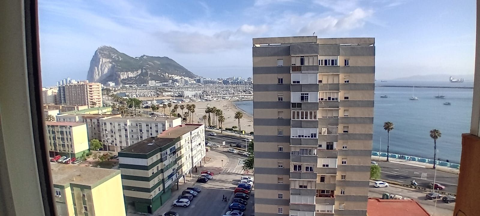 Vista exterior de Pis en venda en La Línea de la Concepción amb Moblat