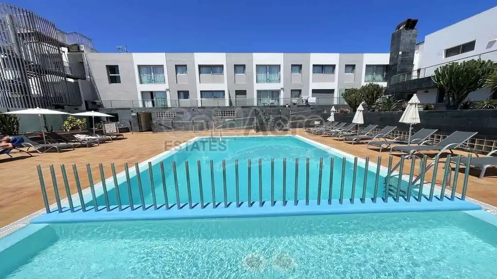 Schwimmbecken von Wohnungen zum Verkauf in La Oliva