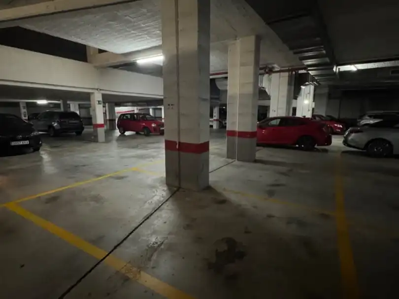 Parkplatz von Garage zur Miete in A Coruña Capital 