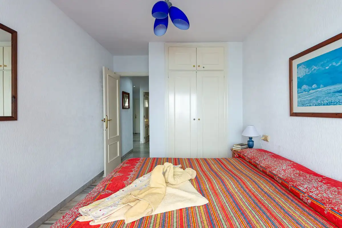 Habitación de Apartamento de alquiler en Almuñécar con Terraza y Amueblado