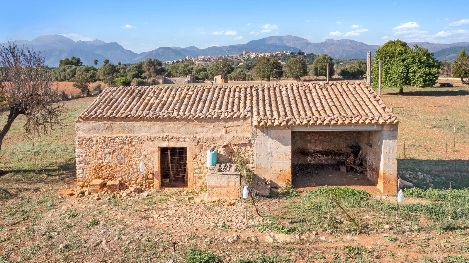 Vista exterior de Finca rústica en venda en Búger amb Traster i Piscina