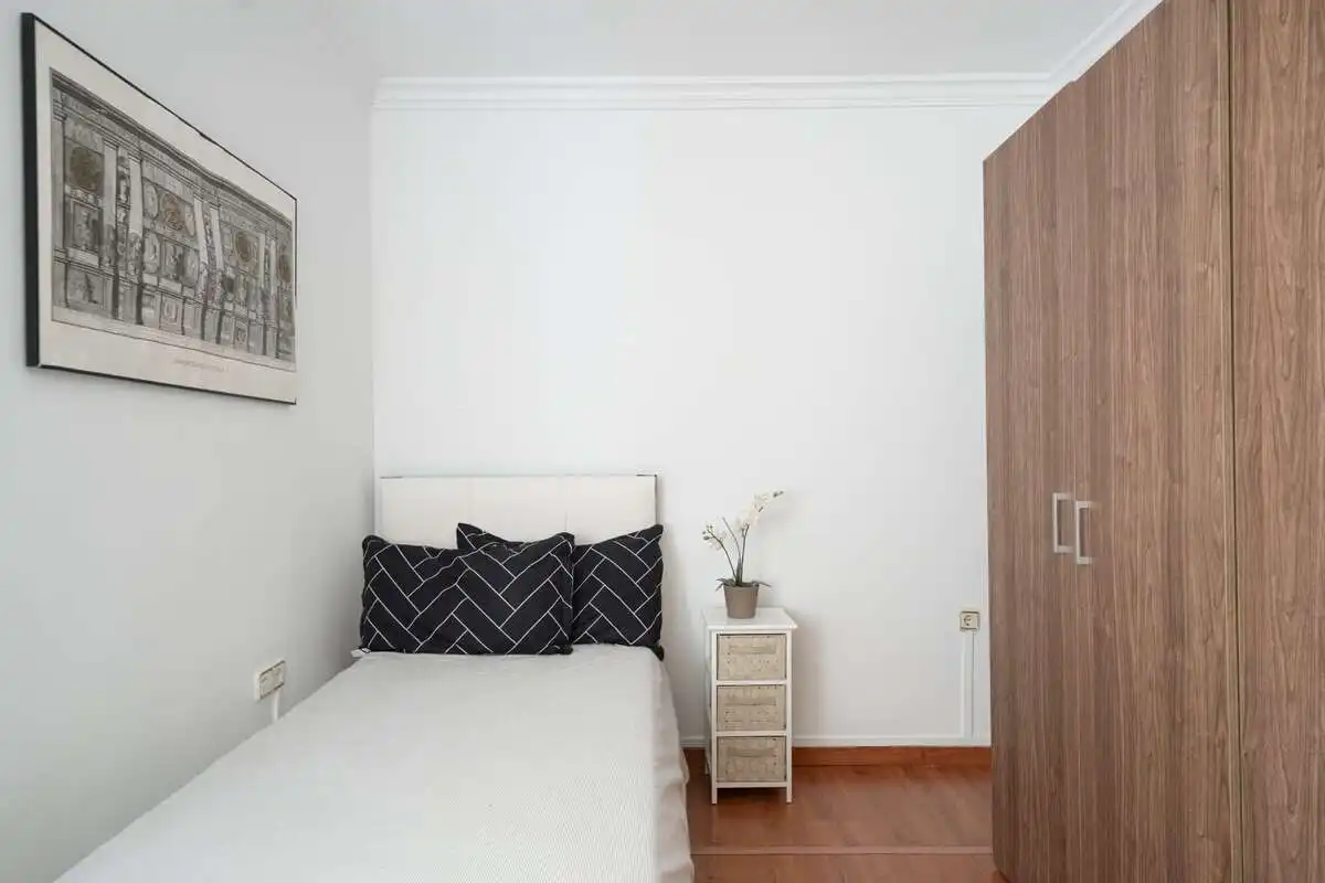 Habitación de Piso de alquiler en Granada con Aire acondicionado, Calefacción y Amueblado