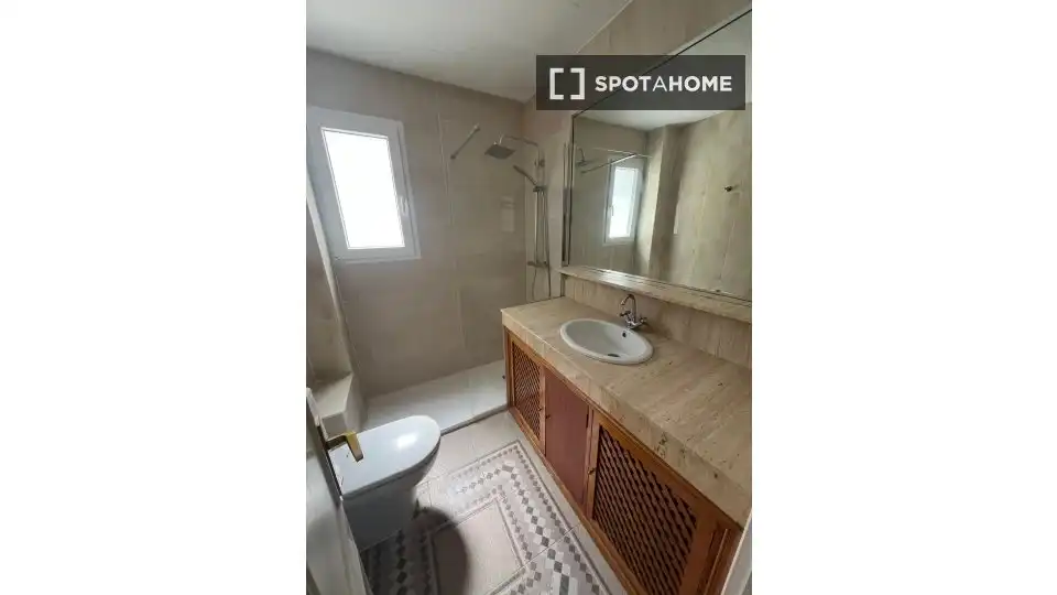 Bany de Apartament per a compartir en Madrid amb Aire condicionat, Terrassa i Moblat