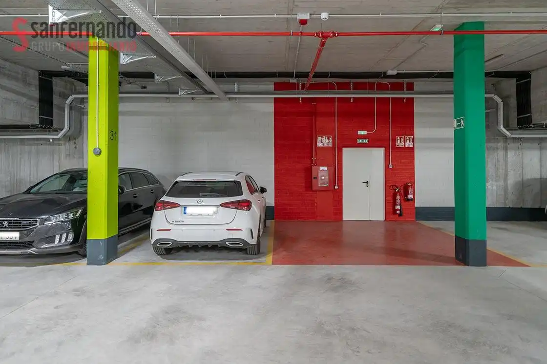 Parking de Casa adosada en venta en Santa Cruz de Bezana con Calefacción, Jardín privado y Terraza