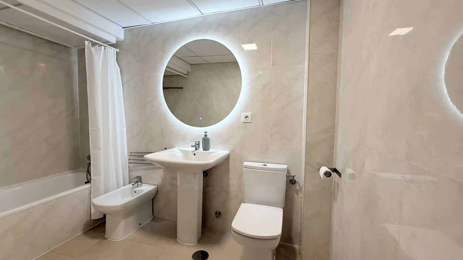 Bathroom of Flat for sale in Marbella  with Air Conditioner and Terrace