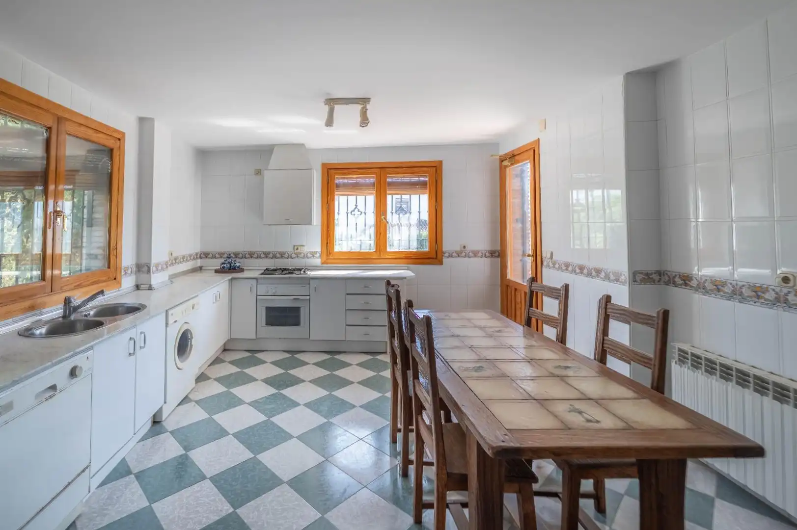 Cuina de Casa o xalet en venda en Las Gabias amb Calefacció, Jardí privat i Terrassa