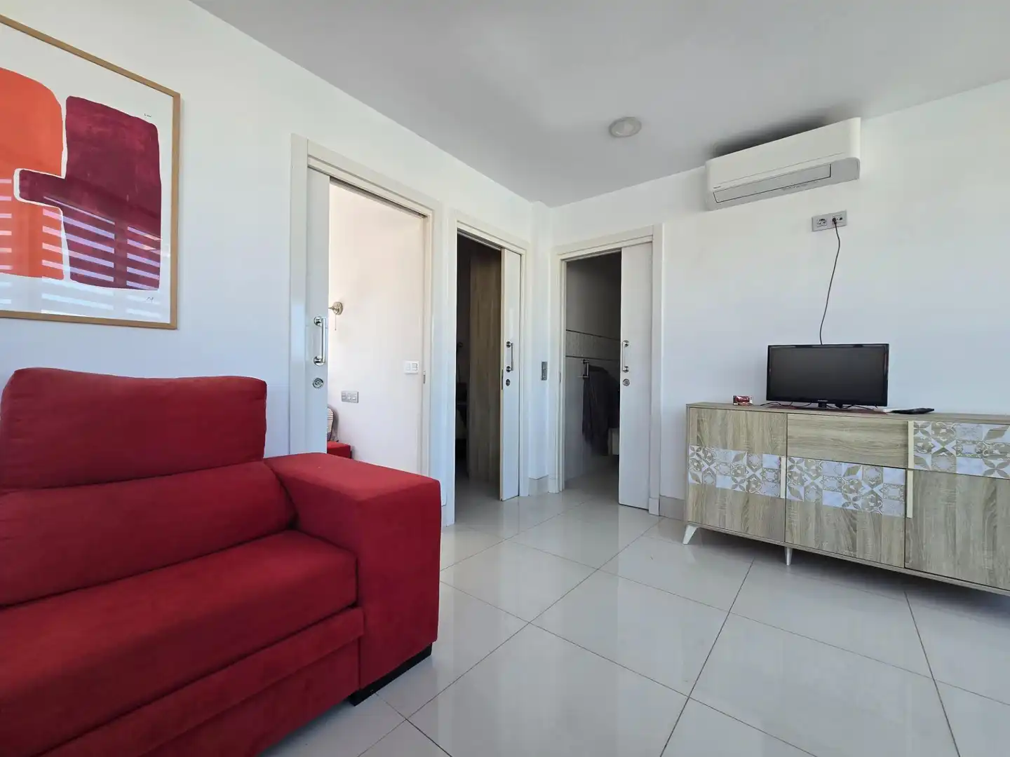 Sala d'estar de Àtic de lloguer en Mogán amb Aire condicionat, Moblat i Balcó