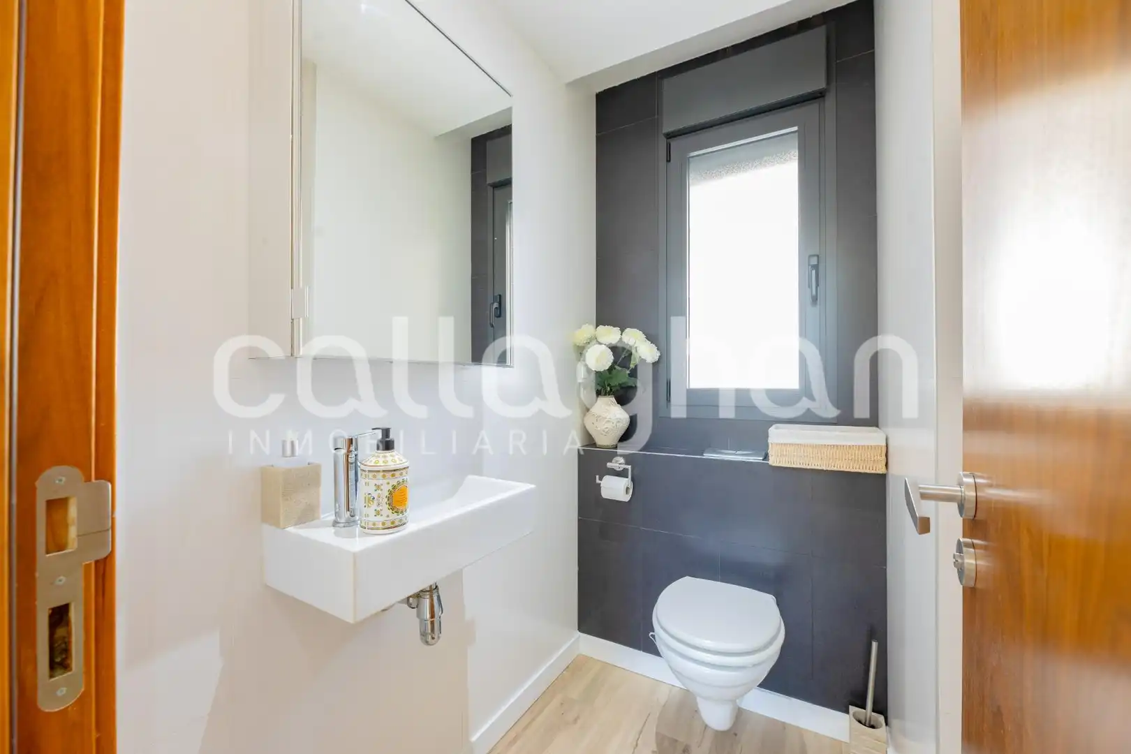 Bathroom of Detached homes for rent in Paterna  with Air Conditioner, Heating and Private garden