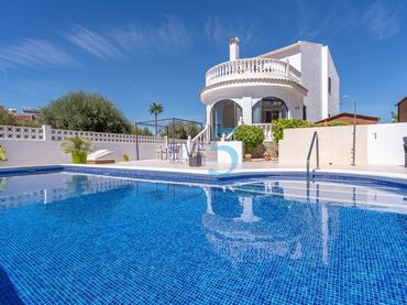 Casa amb piscina en venda a Benijófar