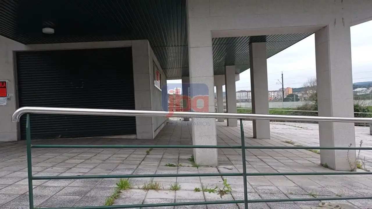 Vista exterior de Local de alquiler en Ourense Capital  con Calefacción