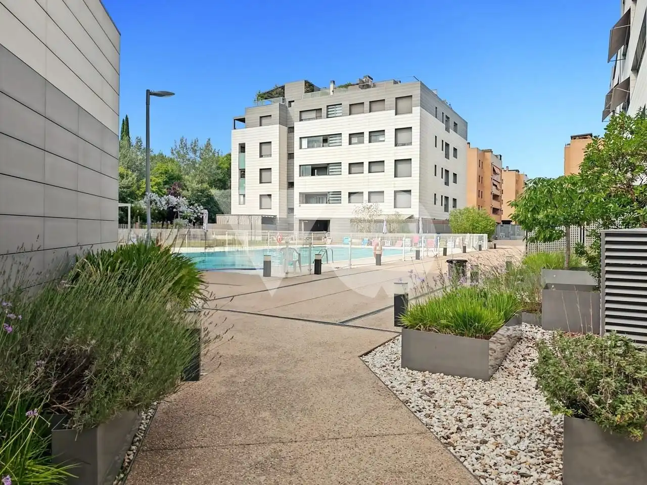Piscina de Dúplex en venda en Madrid amb Aire condicionat, Calefacció i Terrassa
