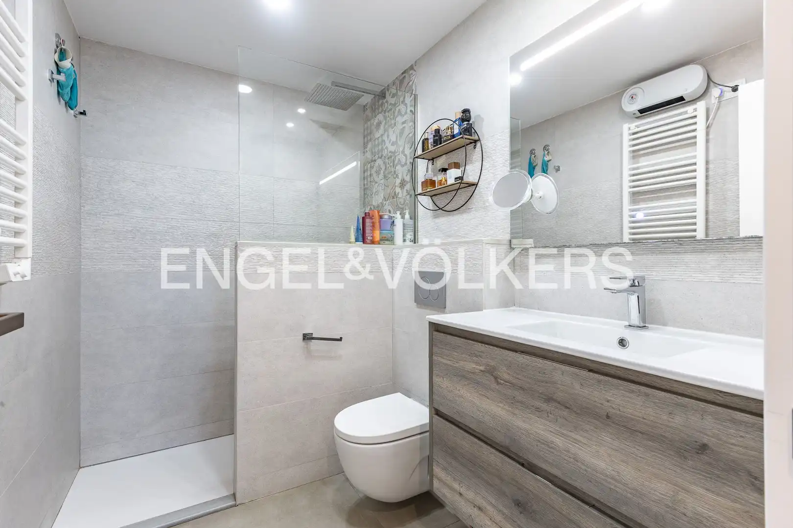 Bathroom of Flat for sale in Sant Adrià de Besòs  with Air Conditioner, Heating and Parquet flooring