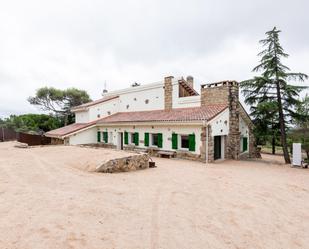 Vista exterior de Casa o xalet en venda en Torrelodones amb Terrassa i Piscina