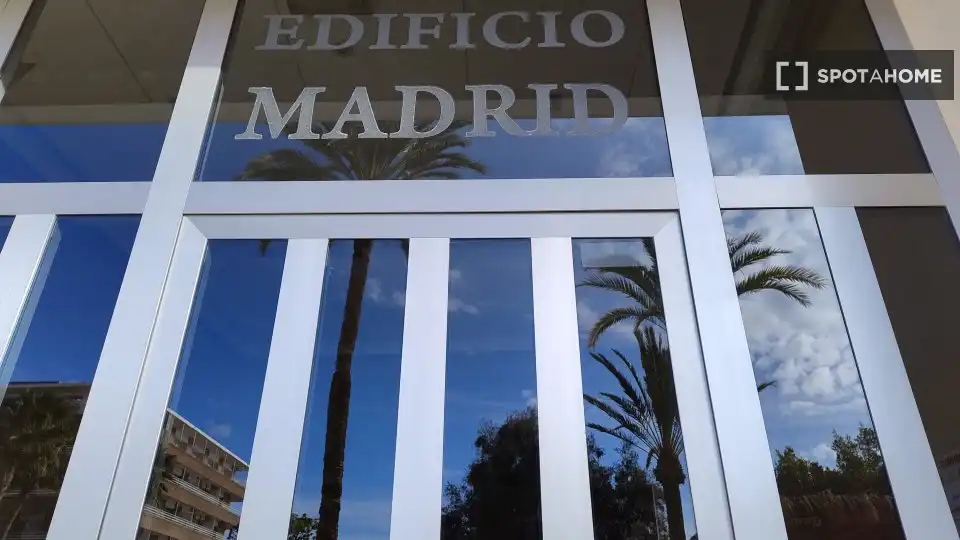 Apartamento para compartir en Santa Pola con Aire acondicionado, Terraza y Amueblado