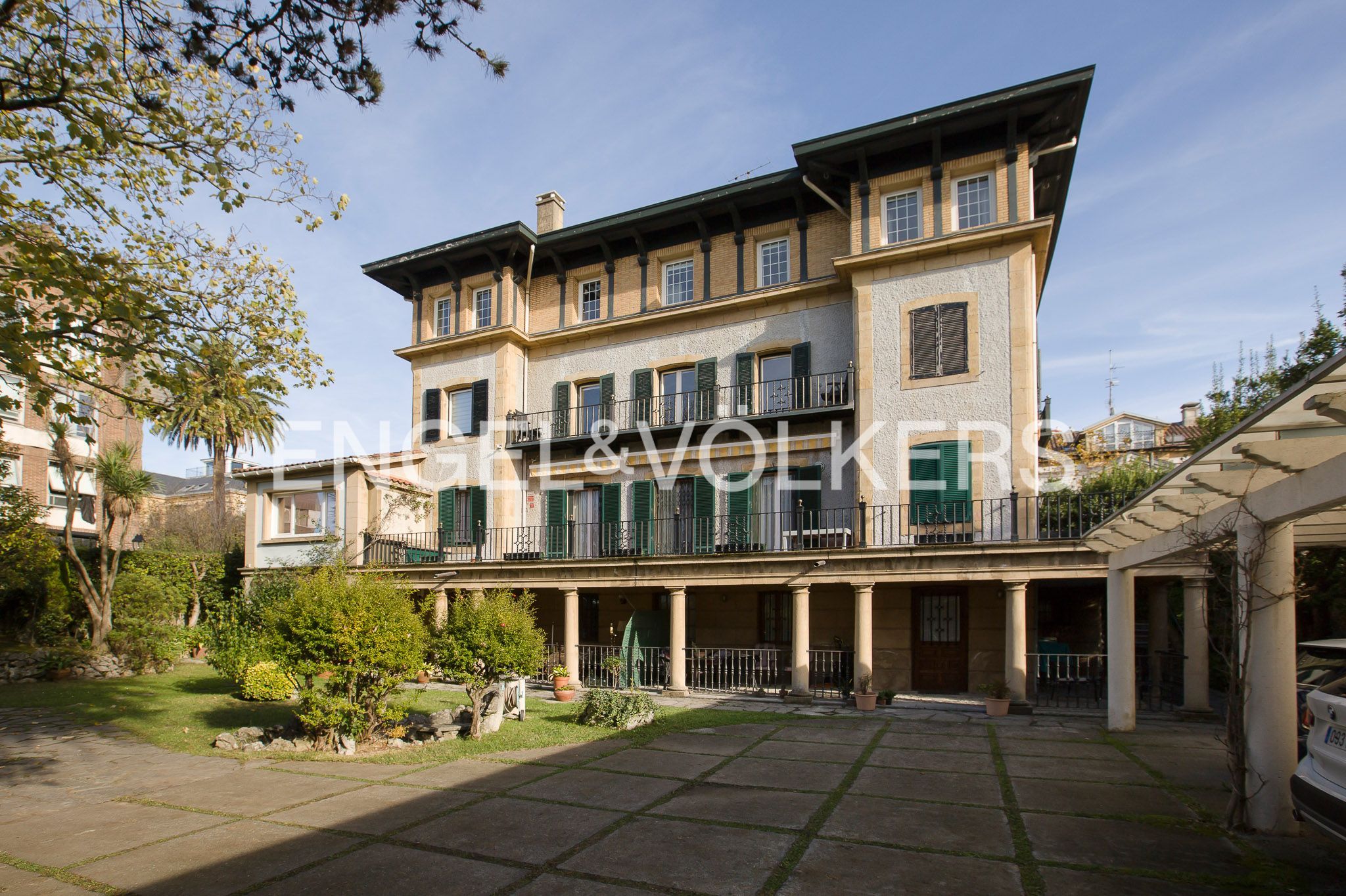 Vista exterior de Dúplex en venda en Getxo  amb Calefacció, Jardí privat i Parquet