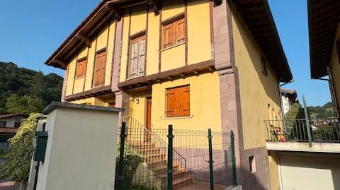 Foto 2 de Casa adosada en venda a Calle Bekolanda, Etxalar, Navarra