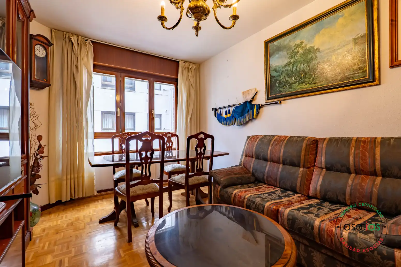 Sala d'estar de Pis en venda en Gijón  amb Calefacció, Parquet i Traster