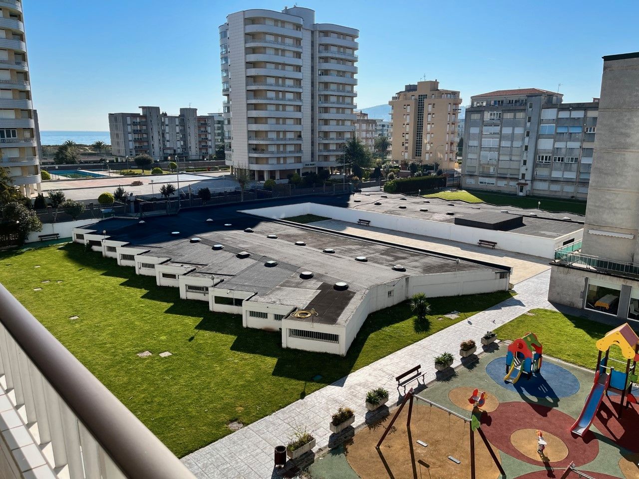 Vista exterior de Apartament de lloguer en Laredo amb Moblat i Balcó