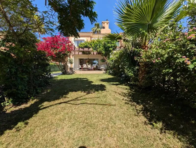 Jardín de Casa o chalet en venta en La Alcaidesa con Aire acondicionado, Calefacción y Jardín privado