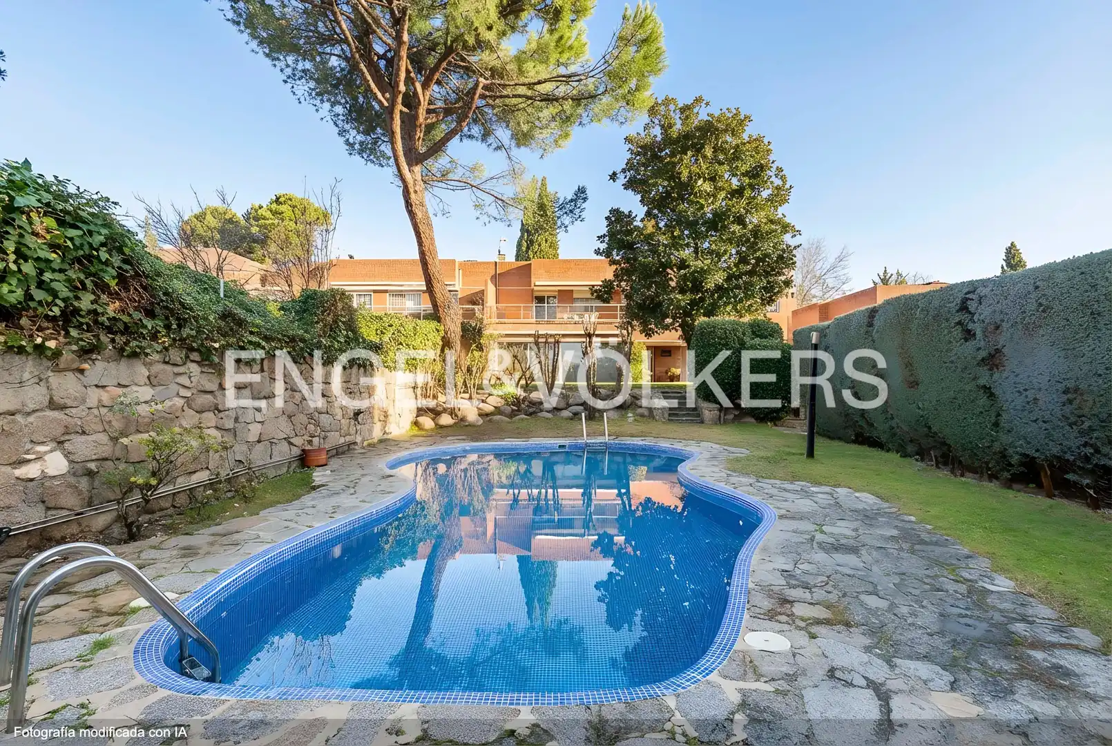 Piscina de Casa o chalet en venta en Madrid con Aire acondicionado, Calefacción y Jardín privado