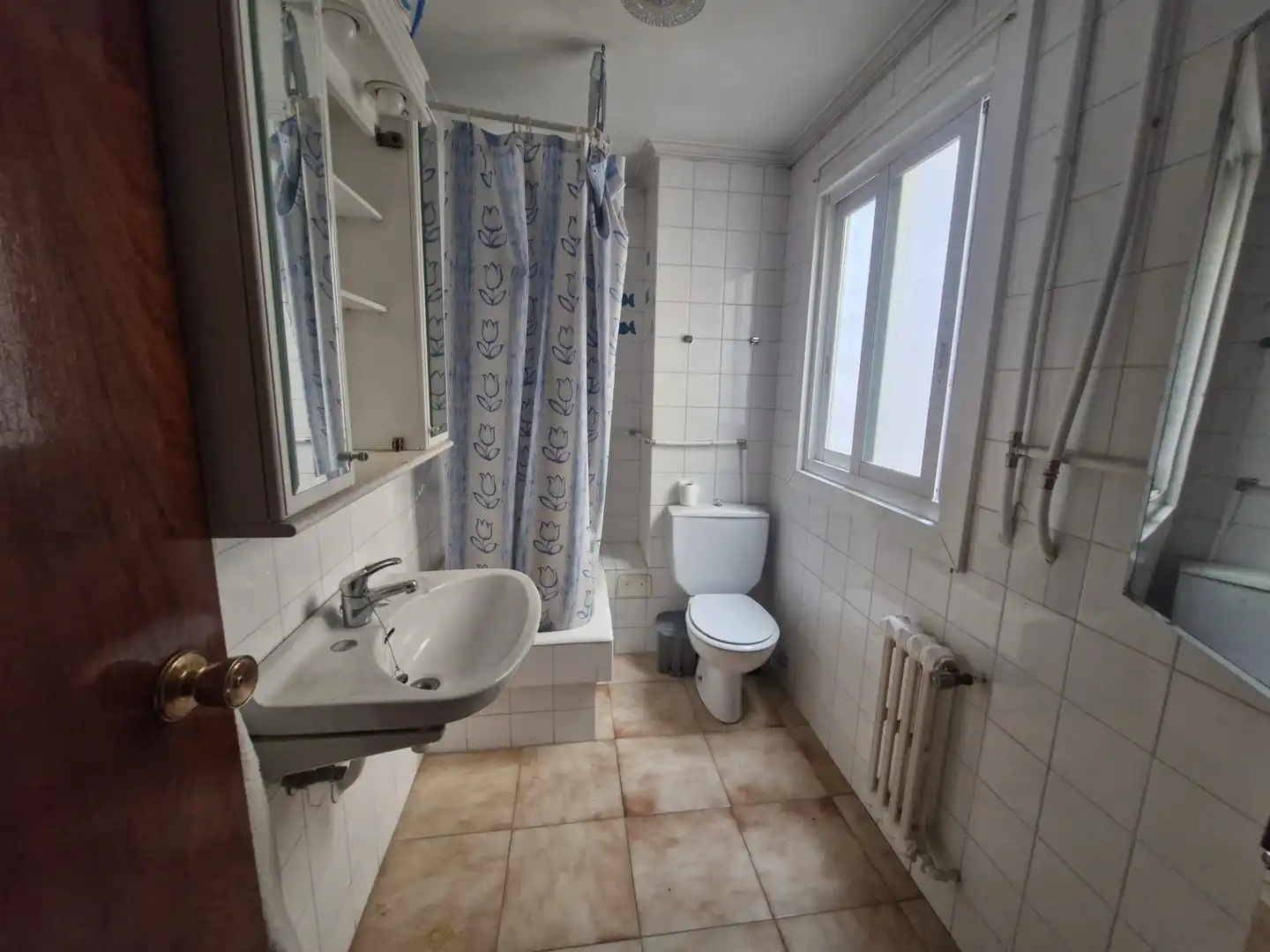 Bathroom of Flat for sale in Ourense Capital   with Heating, Parquet flooring and Terrace