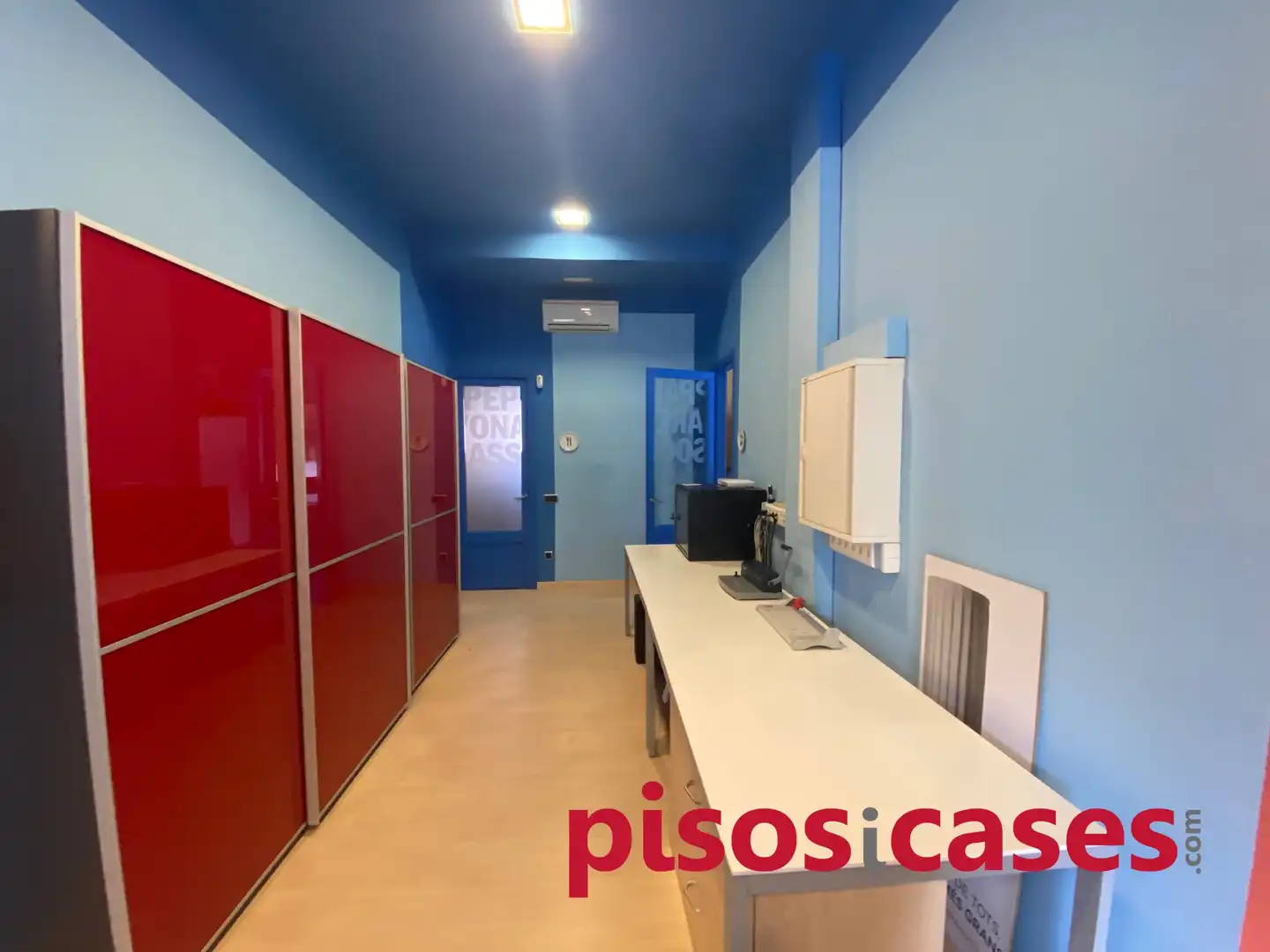 Office for rent in Manlleu  with Air Conditioner