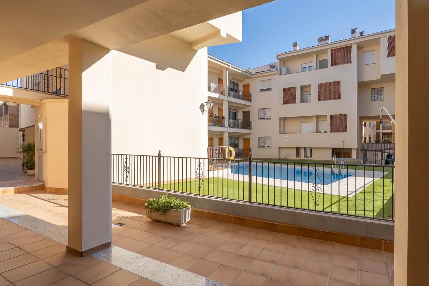 Vista exterior de Pis en venda en Churriana de la Vega amb Piscina comunitària