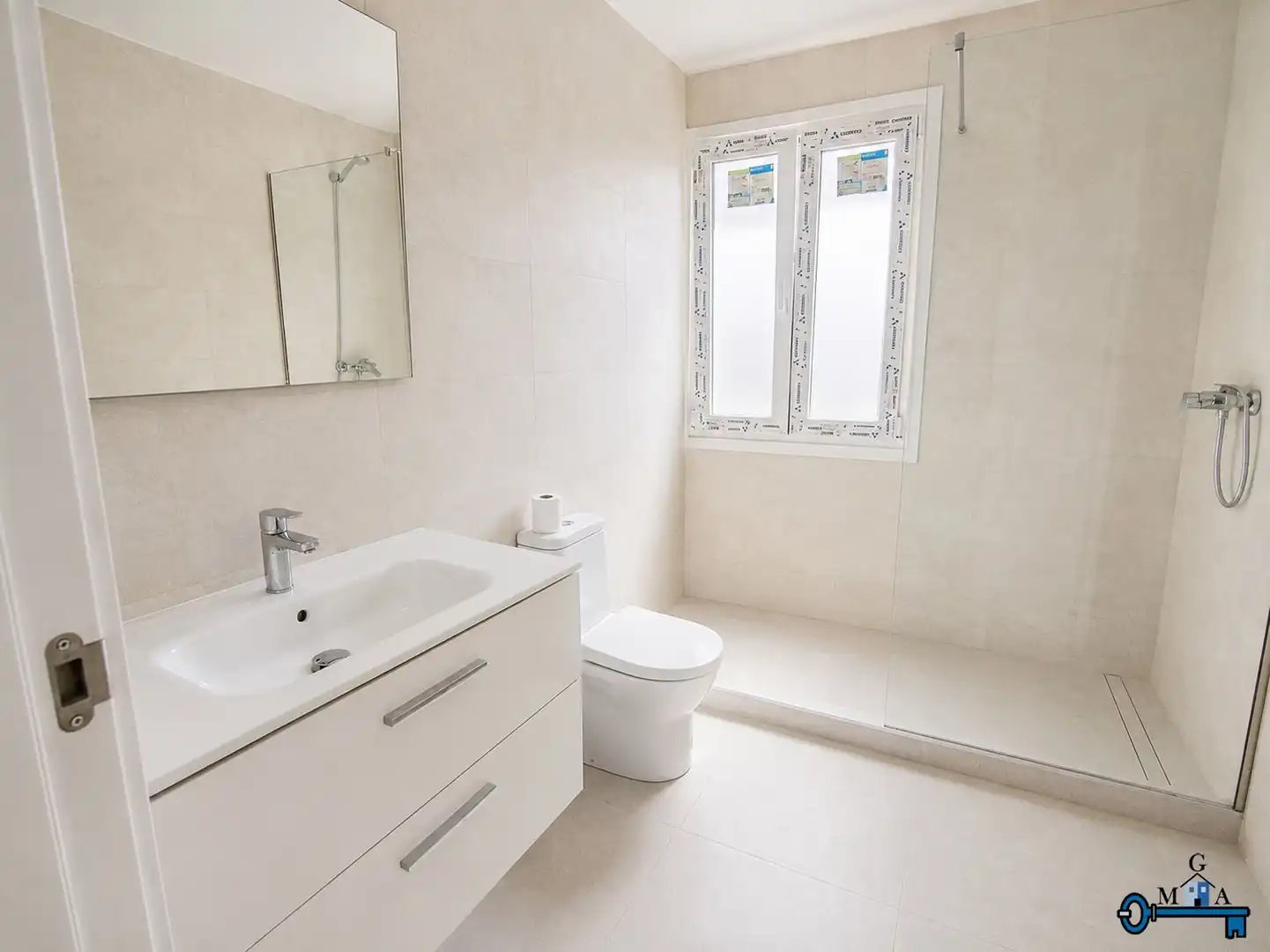 Bathroom of Flat for rent in Fuenlabrada  with Air Conditioner, Heating and Parquet flooring