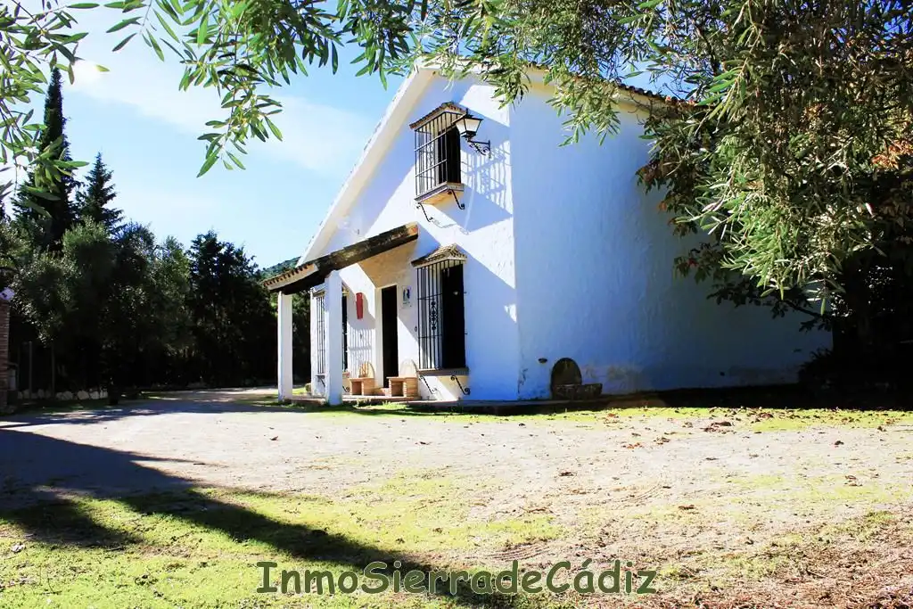 Casa rústica amb terrassa en venda a Paco de Arriba
